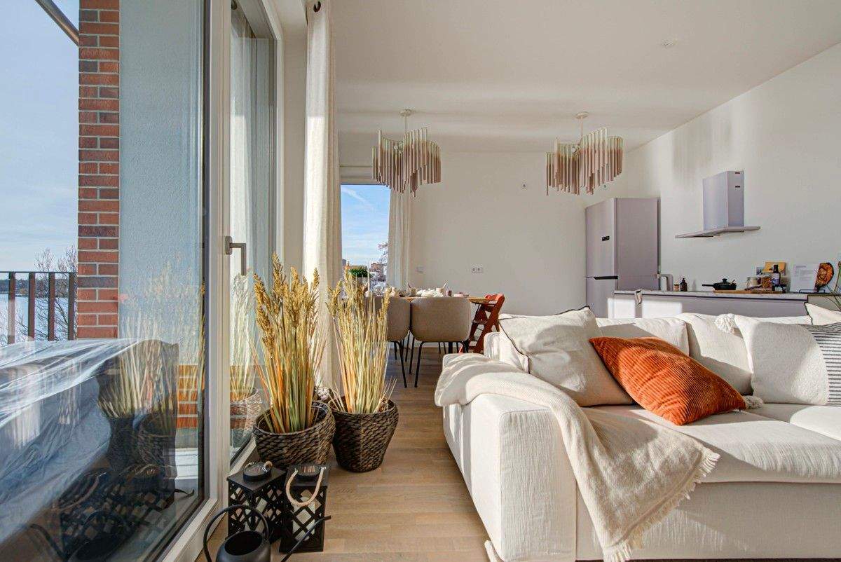 SHOWROOM GEÖFFNET I 1. Reihe am Wasser: Neubau-Maisonette mit Wasserblick – Terrasse – BEZUGSFERTIG – 13585 Berlin – Vorschaubild 3