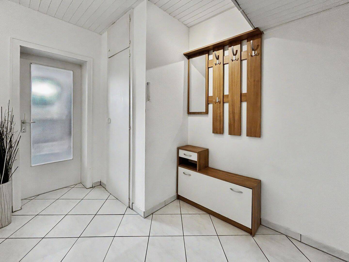 Gemütliche 2-Zimmer-Dachgeschosswohnung mit Teilmöblierung in Duisburg-Kaßlerfeld – 47059 Duisburg – Vorschaubild 3