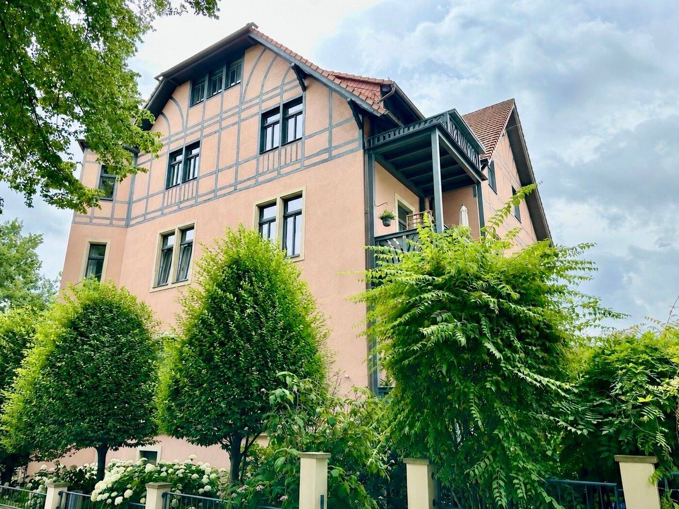 * Helle und sehr schöne 2-Zimmer-Wohnung in denkmalgeschützter Villa * – 1324 Dresden – Vorschaubild 3