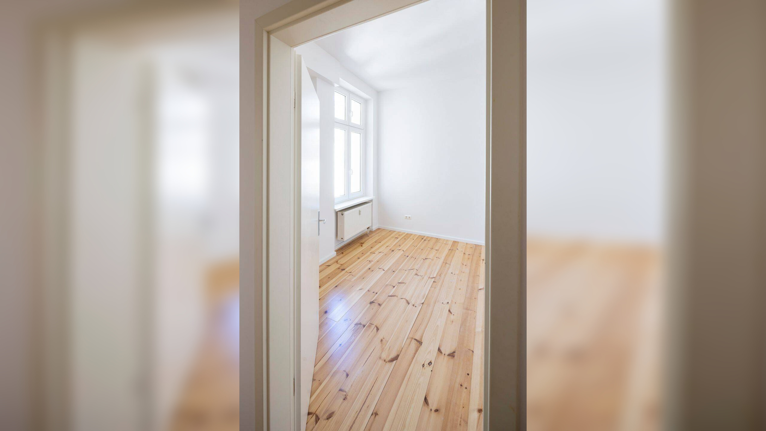 Bezugsfreie, große 3-Zimmer-Altbauwohnung mit Wohnküche, 2 Balkonen & Fahrstuhl – ideal für Familien – 13088 Berlin – Vorschaubild 3