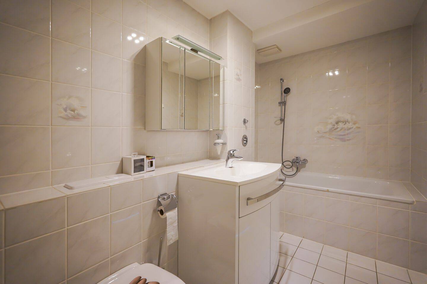 Modernisierte 2-Zimmer-Wohnung mit großer Loggia in Rahm-West. – 47269 Duisburg – Vorschaubild 3