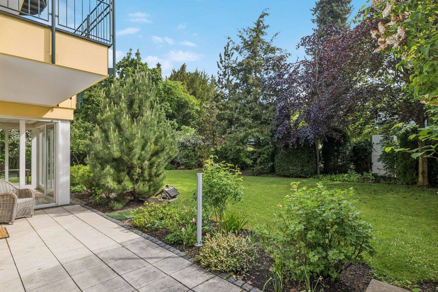 Großzügig wohnen wie im Haus – barrierearm, mit 400 m² Garten & separatem Bereich im UG – 80638 München – Vorschaubild 3