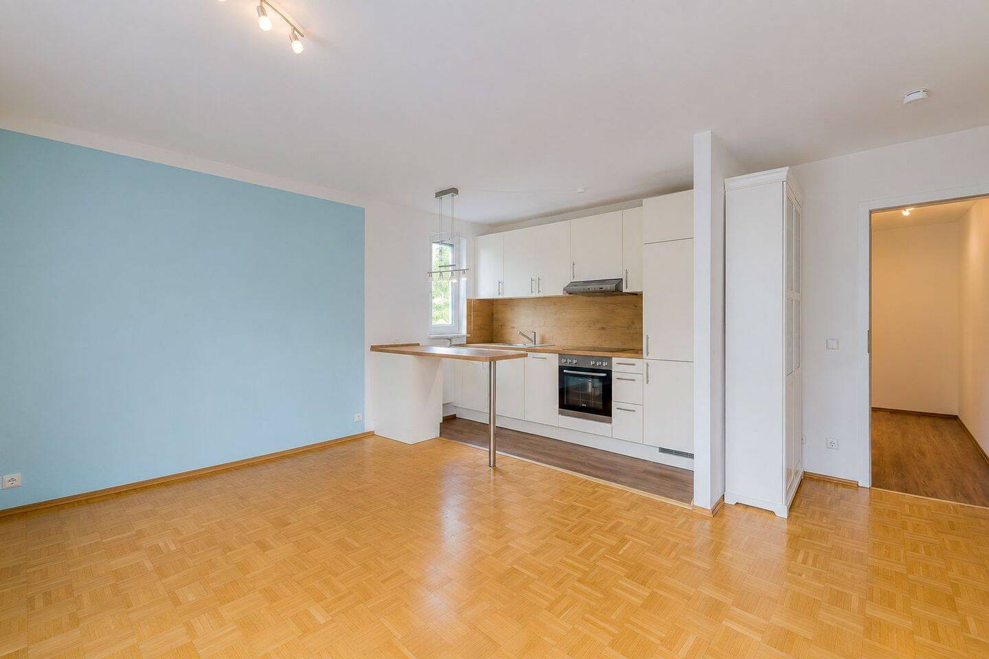 Schöne 2-Zimmer Wohnung mit Einbauküche, Terrasse und Tiefgaragenplatz – Ideal für Singles – Glienicke/Nordbahn – Vorschaubild 3