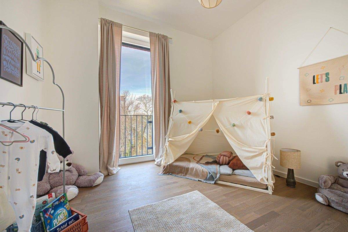 SHOWROOM GEÖFFNET I 1. Reihe am Wasser: Neubau-Maisonette mit Wasserblick – Terrasse – BEZUGSFERTIG – 13585 Berlin – Vorschaubild 4
