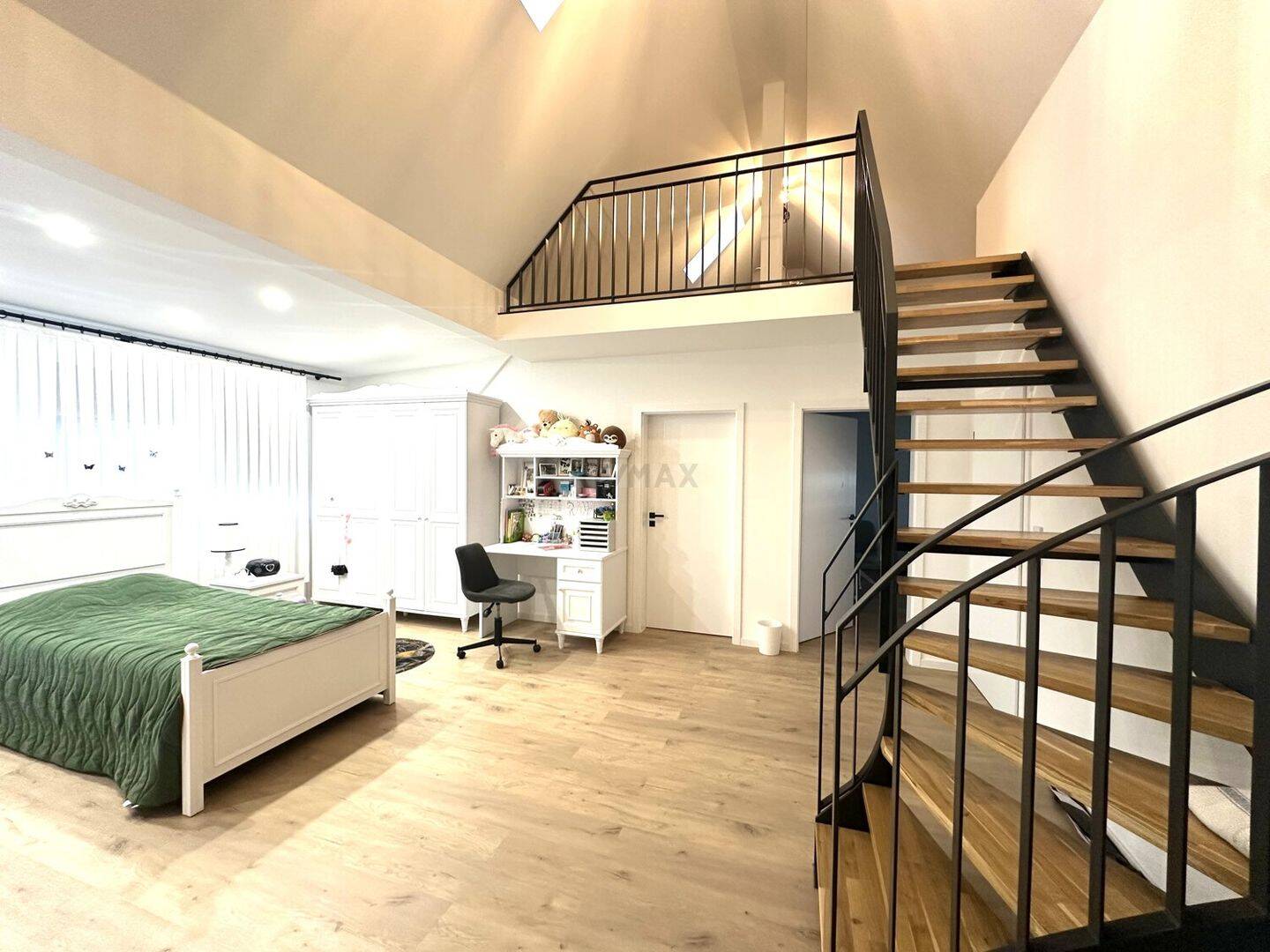 WOW! Stilvoll sanierte Dachgeschosswohnung mit Balkon & moderner Energietechnik – 70435 Stuttgart – Vorschaubild 3