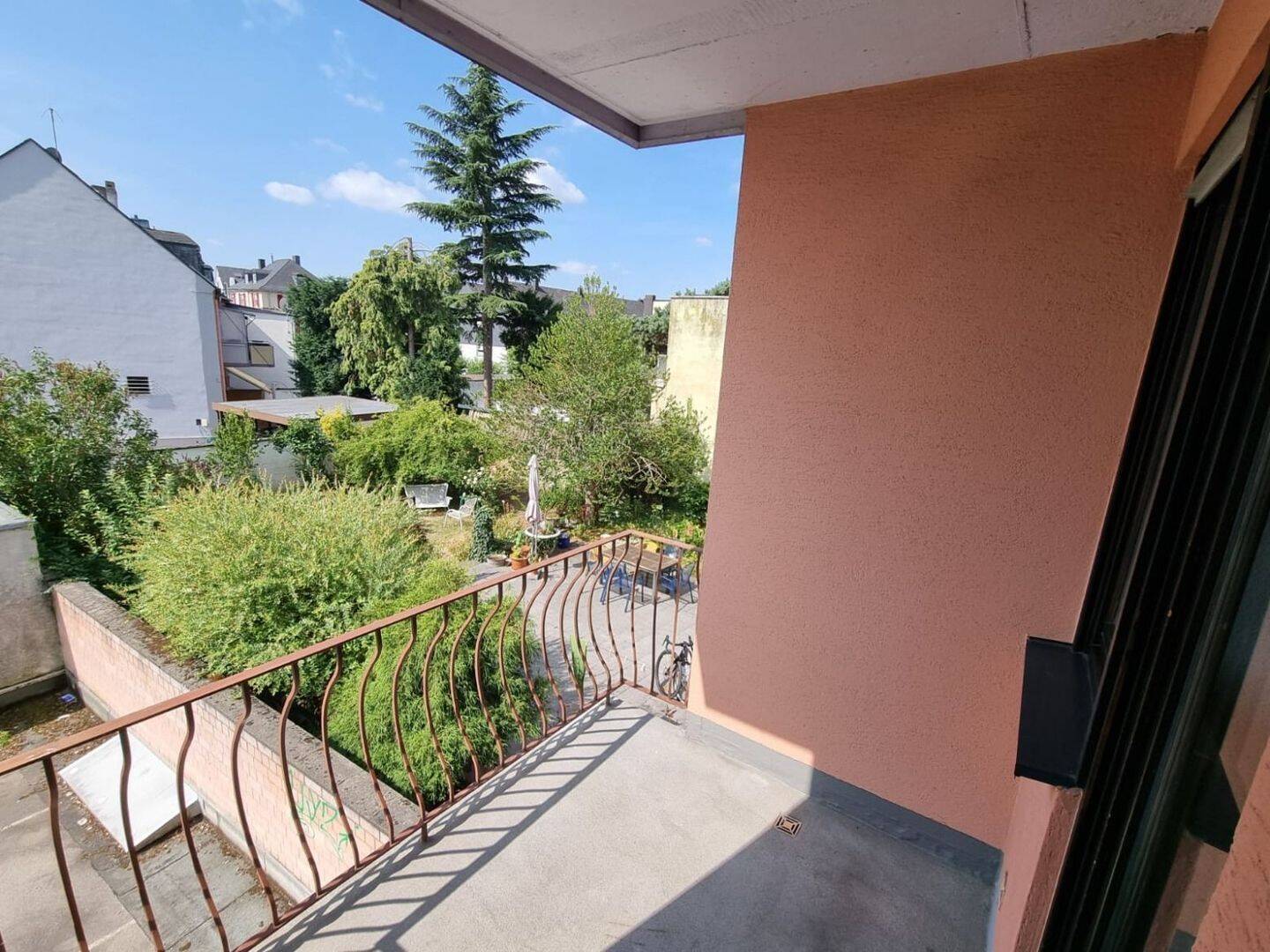 Citynah in Trier-Süd: Helle 2-Zimmer-Wohnung mit Balkon und eigenem Stellplatz in der Nikolausstraße – 54290 Trier – Vorschaubild 3