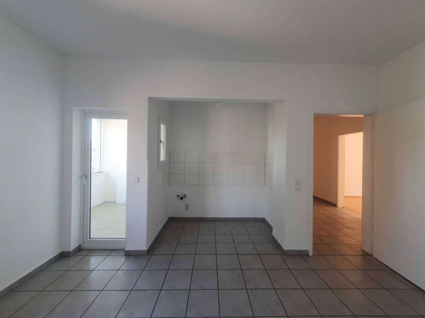 Modernisierte 3-Zimmer-Wohnung mit Wintergarten und Wannenbad in Köln-Mülheim – 51065 Köln – Vorschaubild 3