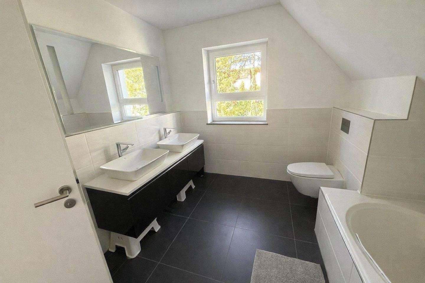 Modernes A+ Energieeffizienzhaus mit PV auf ca. 1.250 m² Traum-Grundstück – 65205 Wiesbaden – Vorschaubild 3