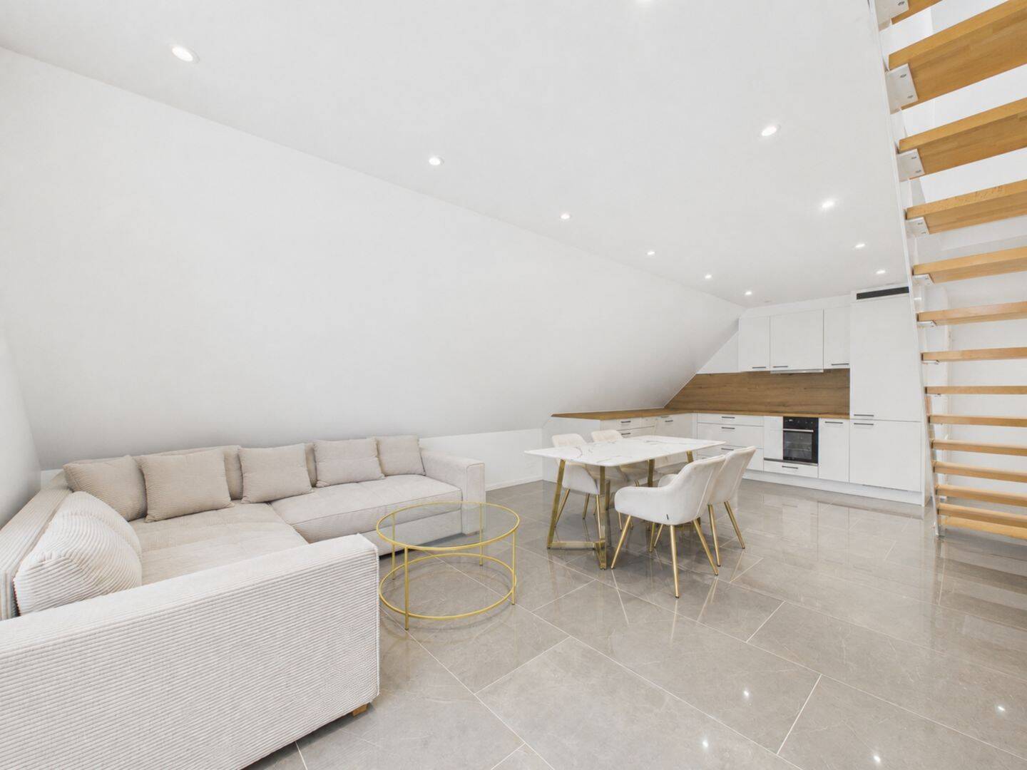 Maisonettewohnung mit ausgebautem Dachgeschoss, Balkon & viel Platz zum Wohnen – 74078 Heilbronn – Vorschaubild 3