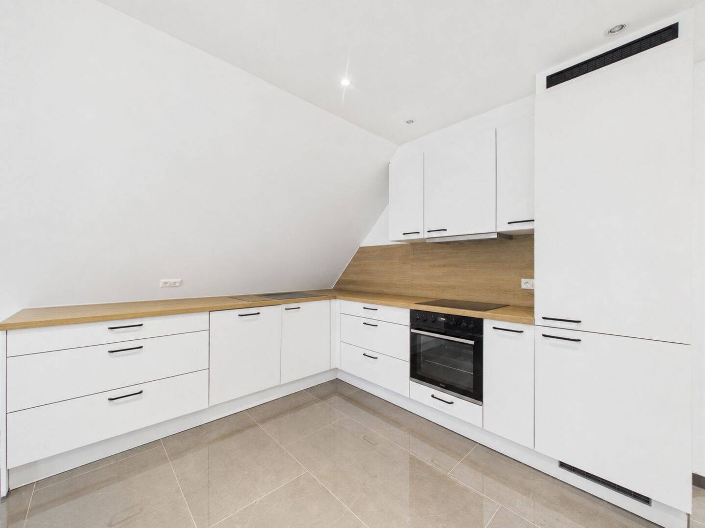 Wohnen auf zwei Ebenen – Moderne Maisonette mit ausgebautem Dachgeschoss & Balkon – 74078 Heilbronn – Vorschaubild 3