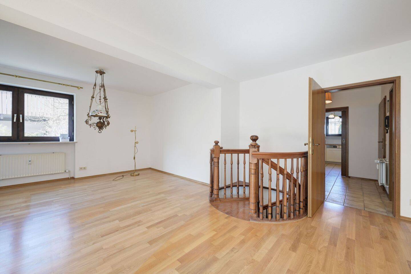 Charmante 3-Zimmer Erdgeschoßwohnung mit Souterrain und sonnigem Garten – 81825 München – Vorschaubild 3