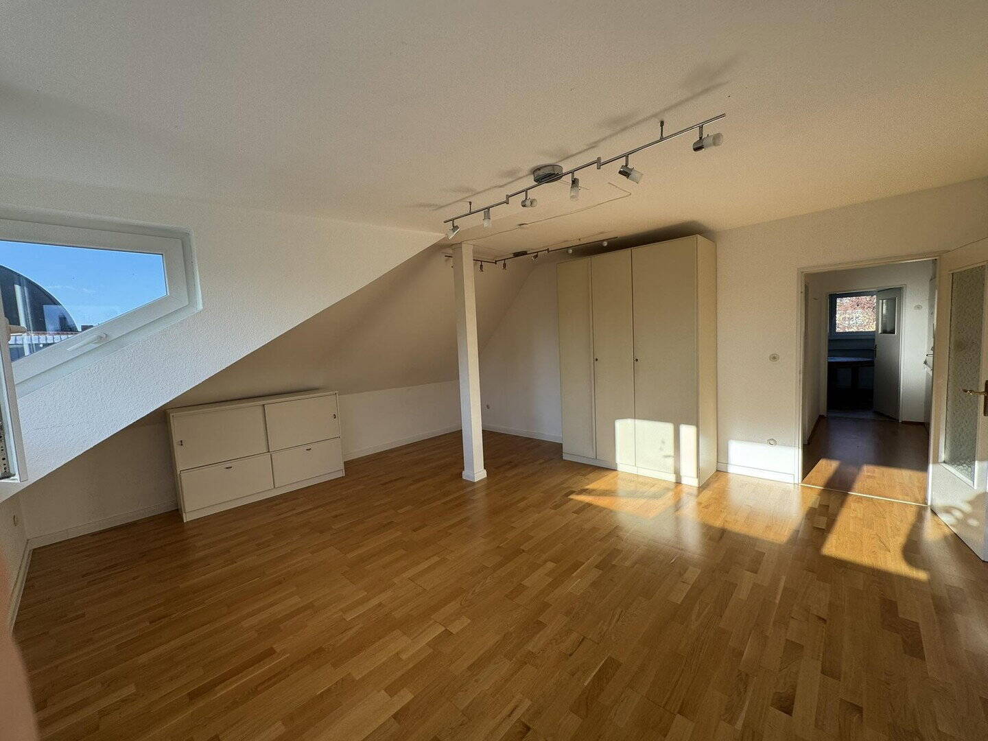 Attraktive DG-Wohnung – Citylage im Grünen an Kuppelkirche, hohe Lebensqualität; von privat – 64283 Darmstadt – Vorschaubild 3
