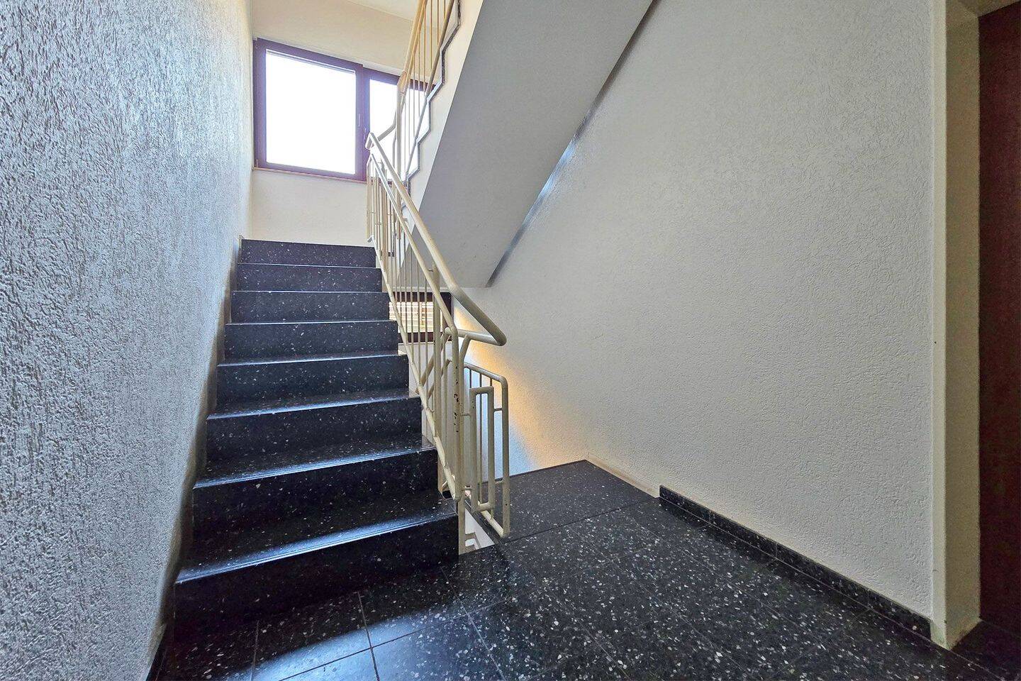 Komfortables City-Apartment mit Aufzug und zwei Tiefgaragenplätzen – 54290 Trier – Vorschaubild 3