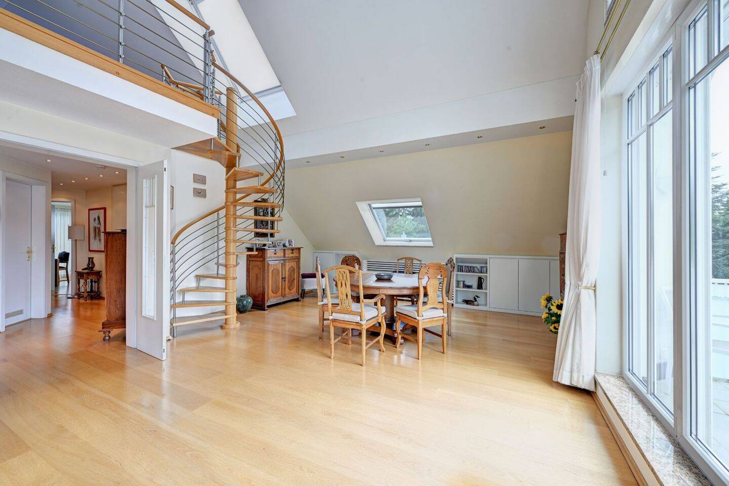 NEU in Waldtrudering: Großzügige 4-Zi.-Dachgeschoss-Wohnung mit 2 Balkonen, 2 Bädern + Galerie – 81827 München – Vorschaubild 6