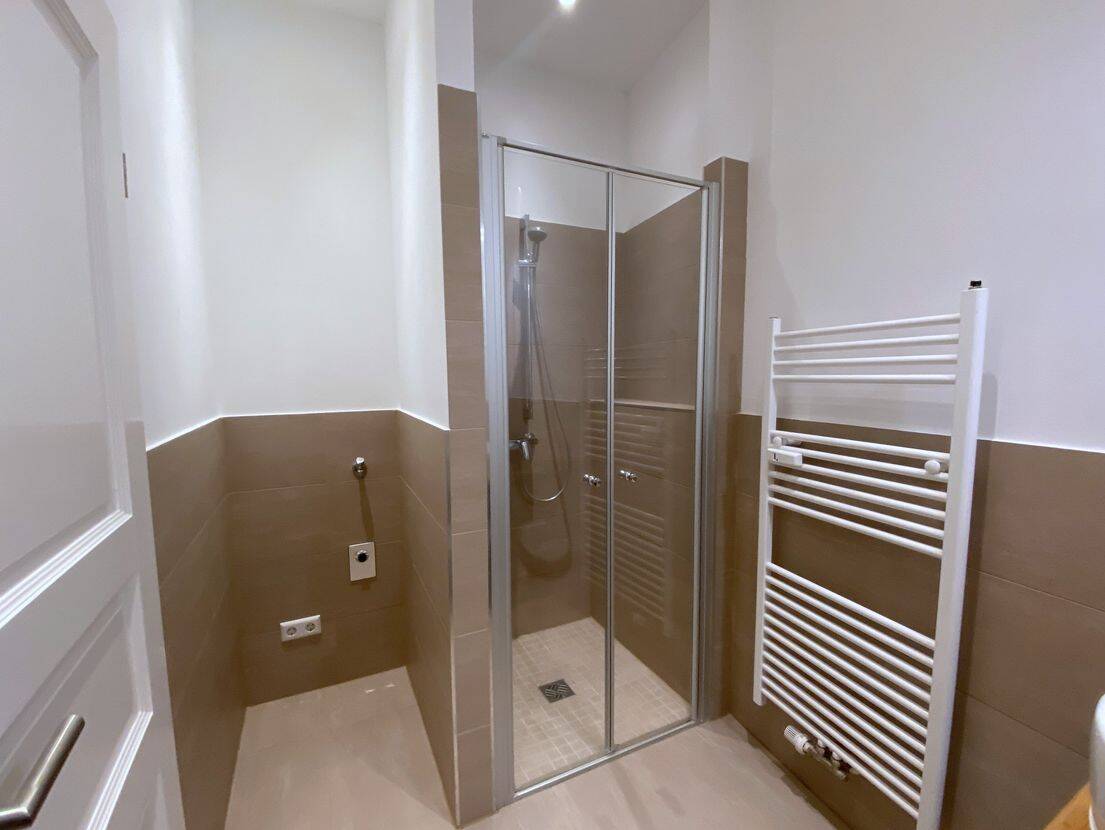 Top-sanierte Altbauwohnung in Bestlage – nur wenige Schritte zum Boxhagener Platz! – 10247 Berlin – Vorschaubild 3