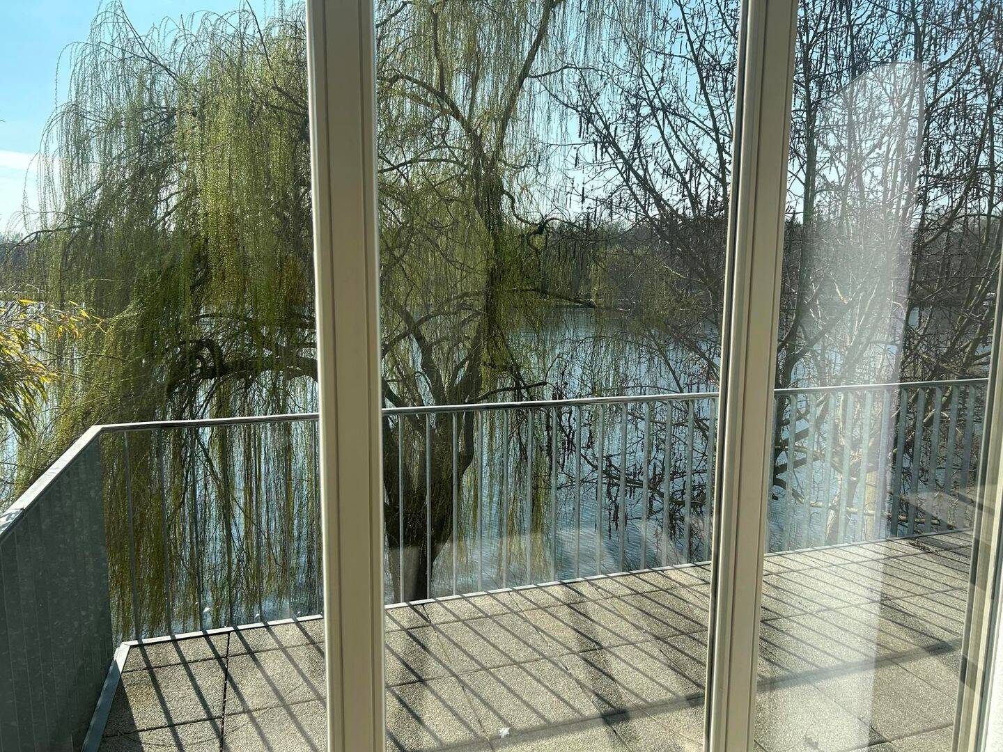 bezugsfreie Traumwohnung mit Stellplatz in Bestlage mit Blick auf die Spree – 10245 Berlin – Vorschaubild 3