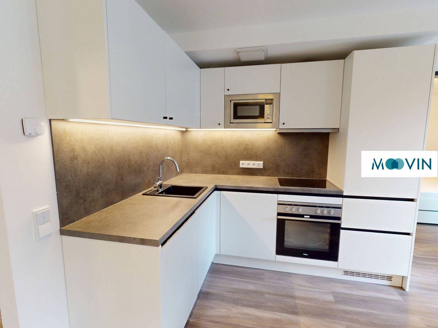 URBAN BASE: Vollmöbliertes 2-Zimmer-Apartment mit EBK, ALL-IN-MIETE, UVM. im Wiesbadener Stadtzentrum – 65189 Wiesbaden – Vorschaubild 6