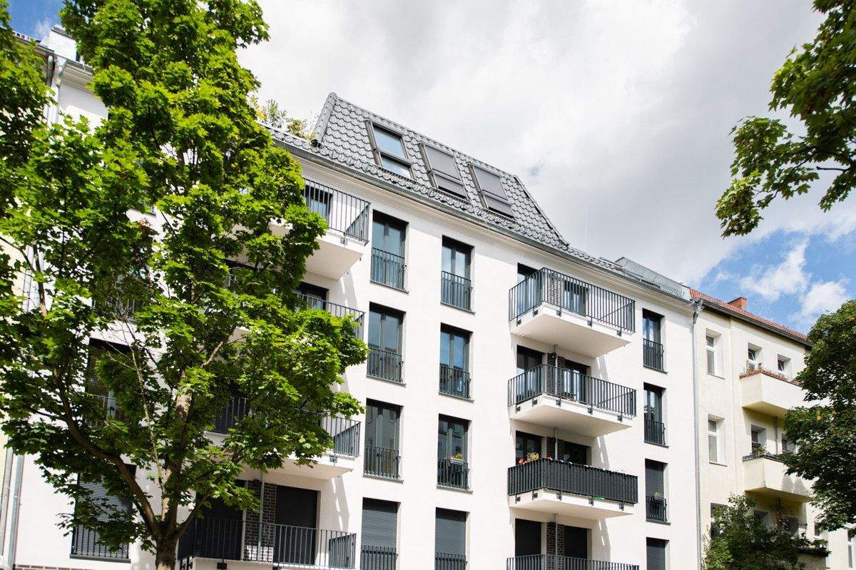 Sonnen-Penthouse: Bezugsfrei mit Aufzug, Loggia, hochwertiger Ausstattung und viel Licht – 12489 Berlin – Vorschaubild 3