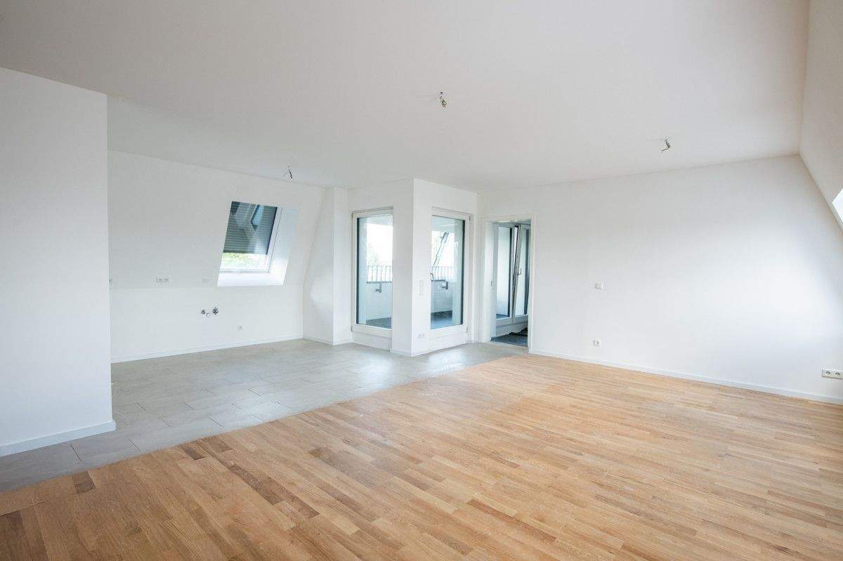 Sonnen-Penthouse: Bezugsfrei mit Aufzug, Loggia, hochwertiger Ausstattung und viel Licht – 12489 Berlin – Vorschaubild 4