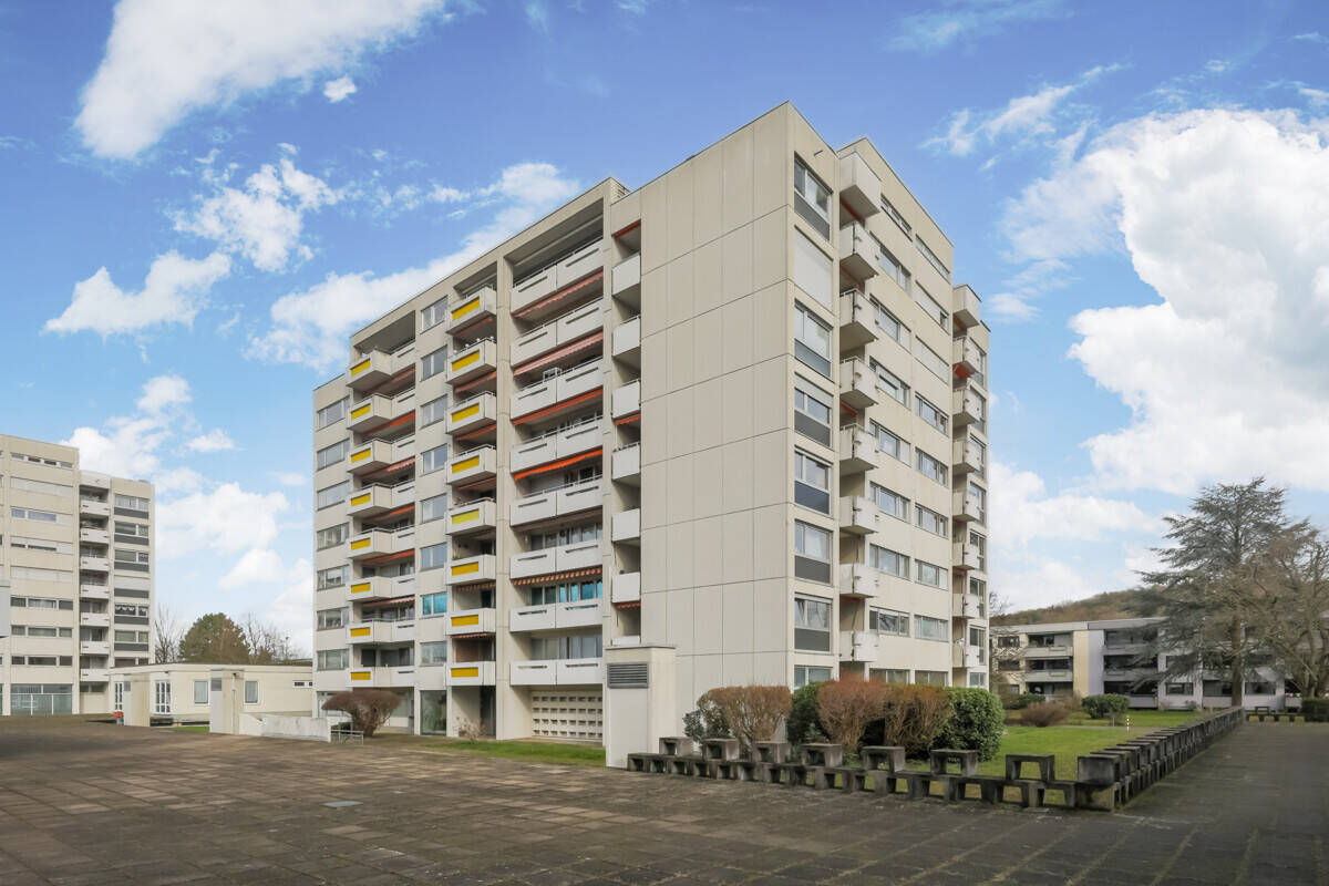 Lichtdurchflutete 4-Zimmer-Eigentumswohnung mit zwei Balkonen und Tiefgaragenstellplatz – 76229 Karlsruhe – Vorschaubild 3