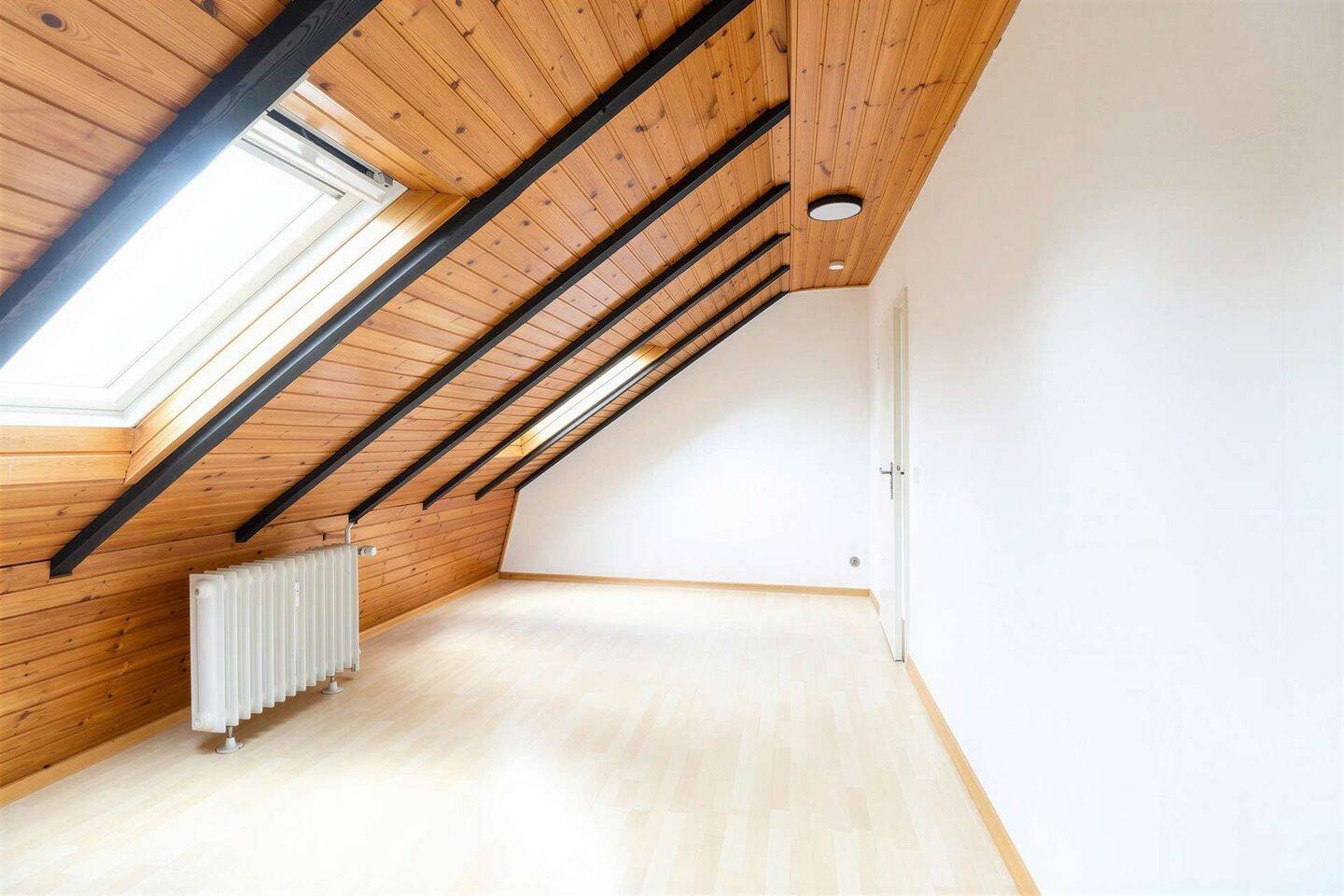 Lichtdurchflutete Dachgeschosswohnung in grüner ruhiger Lage – 47807 Krefeld – Vorschaubild 3