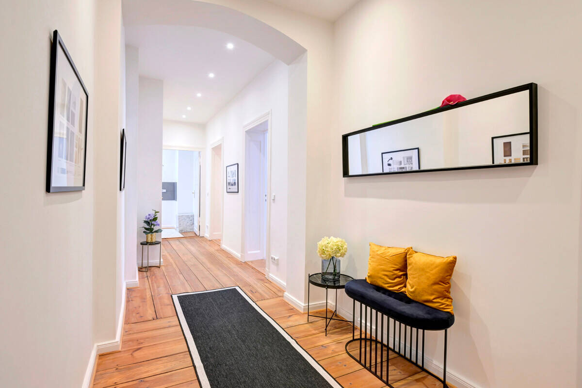 Traumhaft: Elegante 4-Zimmer-Gründerzeitwohnung mit Stuck + modernes Bad + Balkon *150 m zum Kudamm* – 10711 Berlin – Vorschaubild 3