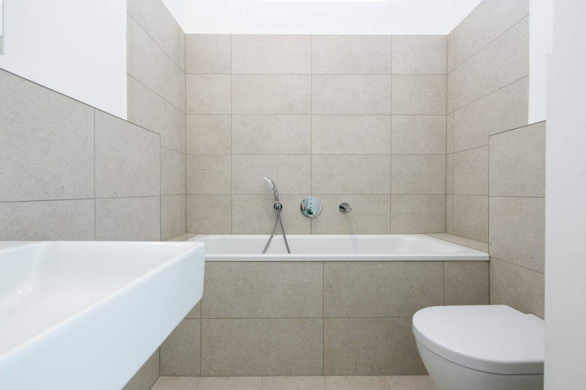 Eleganter Jugendstil: Fischgrätparkett, Stuck und Designbad nahe Kudamm – 10629 Berlin – Vorschaubild 5