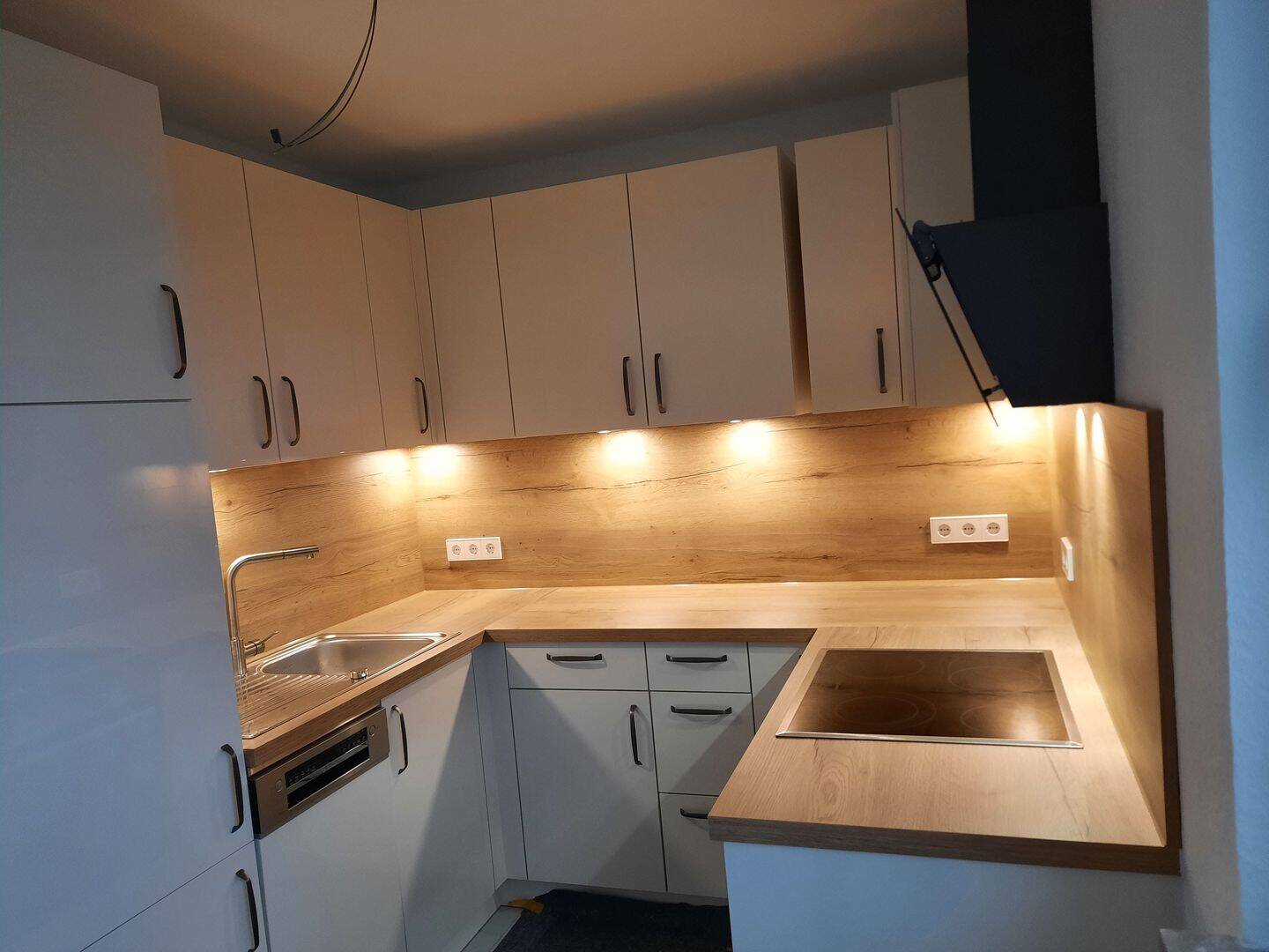 Frisch kernsanierte 2,5-Zimmer-Wohnung mit hochwertiger Ausstattung und traumhaftem Ausblick (teil oder vollmöbliert) – 70567 Stuttgart – Vorschaubild 3