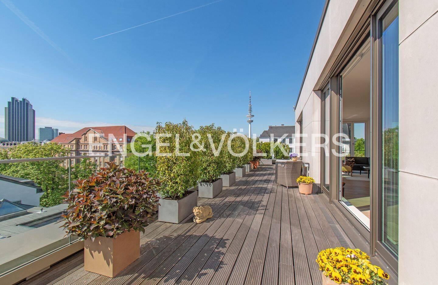 Ganz oben zuhause – lichtdurchflutete Endetage mit Dachterrasse! – 20148 Hamburg – Vorschaubild 3