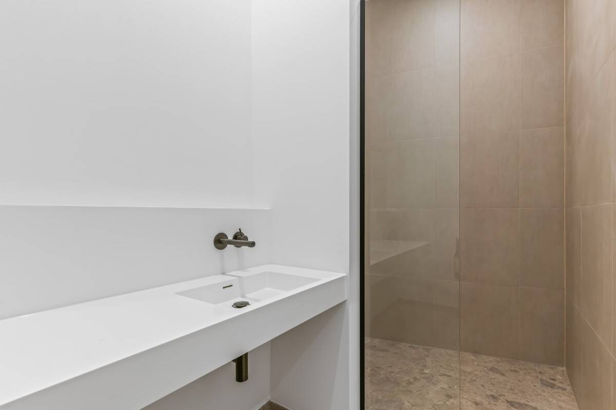 Clean chic trifft Gründerzeit-Charme: Saniertes 4-Zimmer-Juwel mit Balkon – 10178 Berlin – Vorschaubild 4