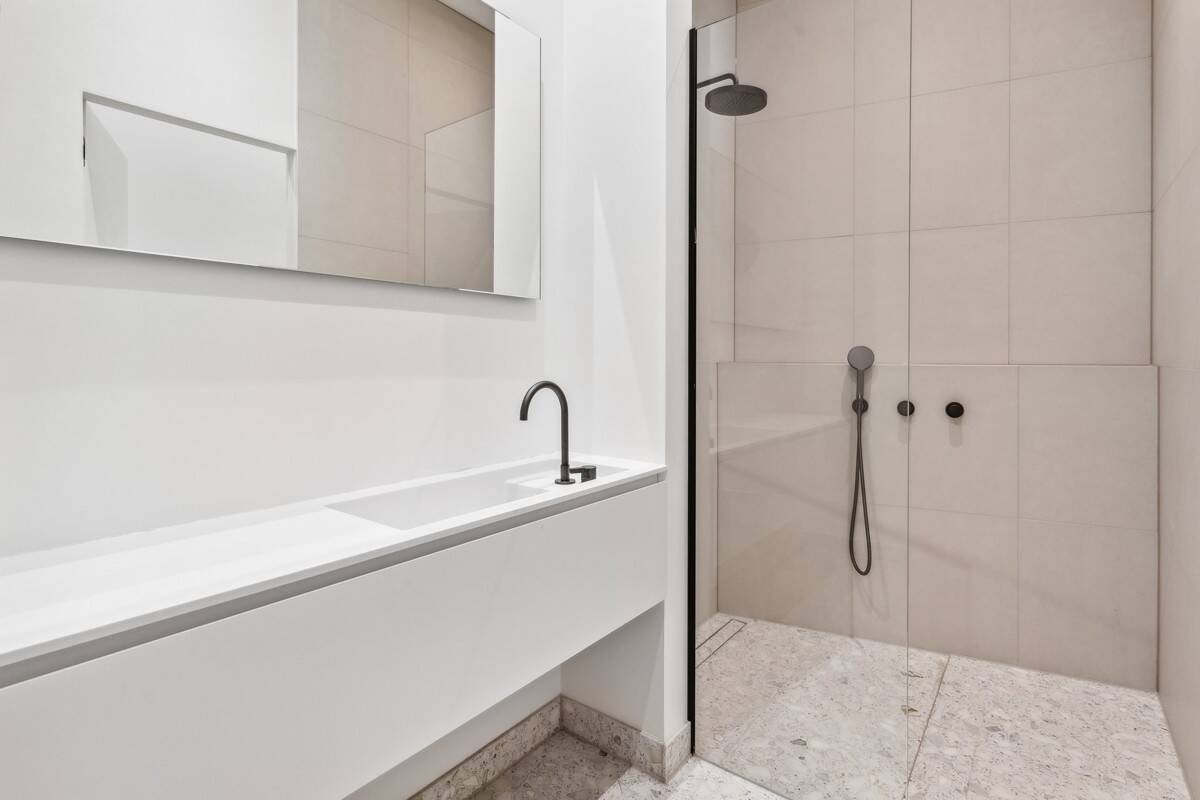 Hochwertig saniertes 3-Zimmer-Domizil mit BALKON ++ nahe Hackescher Markt – 10178 Berlin – Vorschaubild 3