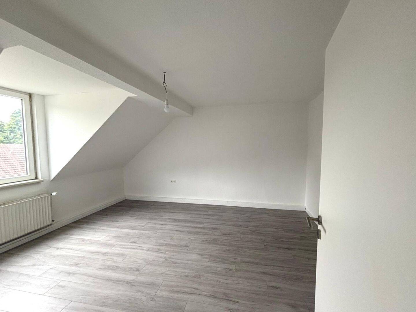 Dachgeschoss mit 2,5 Zimmern, Garten & Keller in Gelsenkirchen-Am Maibusch – 45883 Gelsenkirchen – Vorschaubild 4