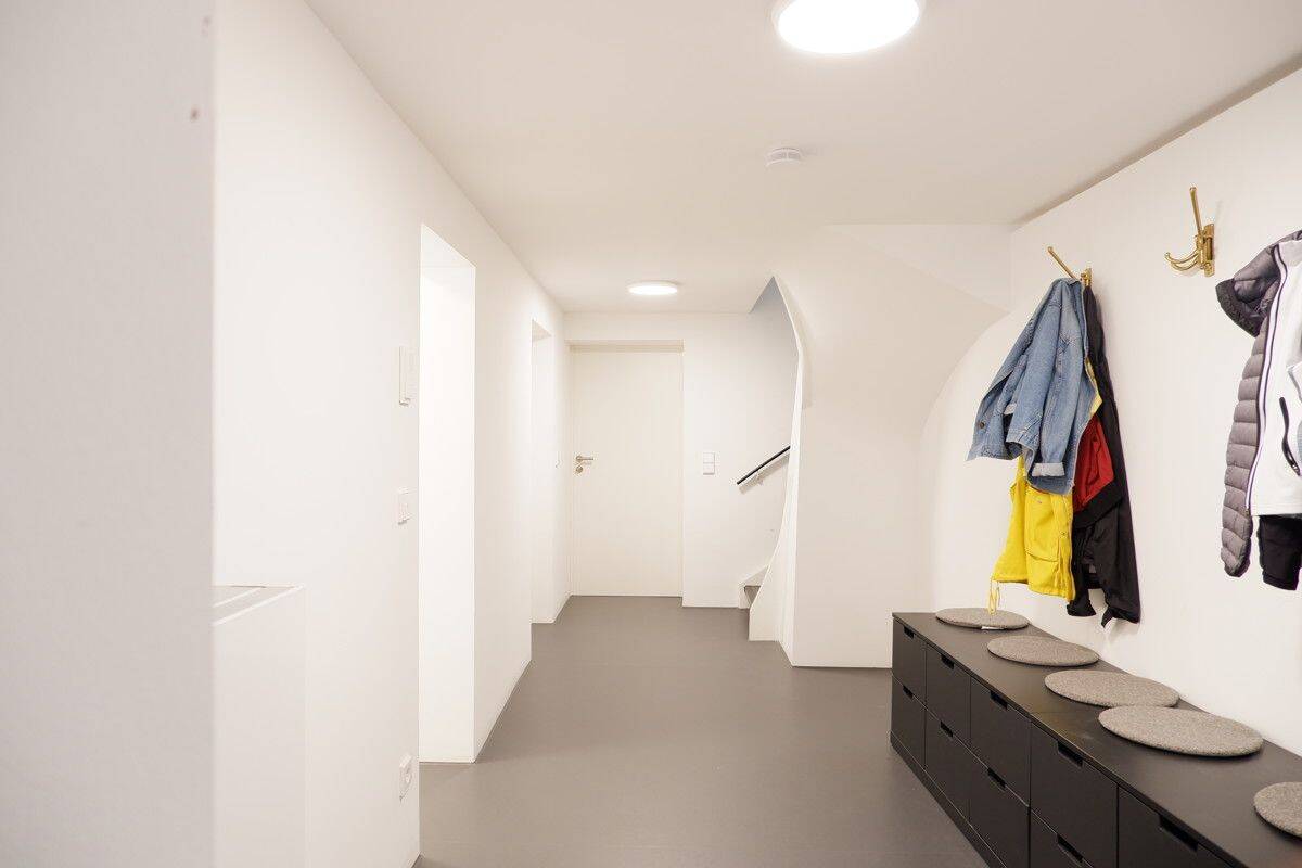 Stilvoll möbliertes Paar- oder Einzelzimmer in großzügiger 4er-WG im Herzen von Reutlingen! – 72764 Reutlingen – Vorschaubild 4