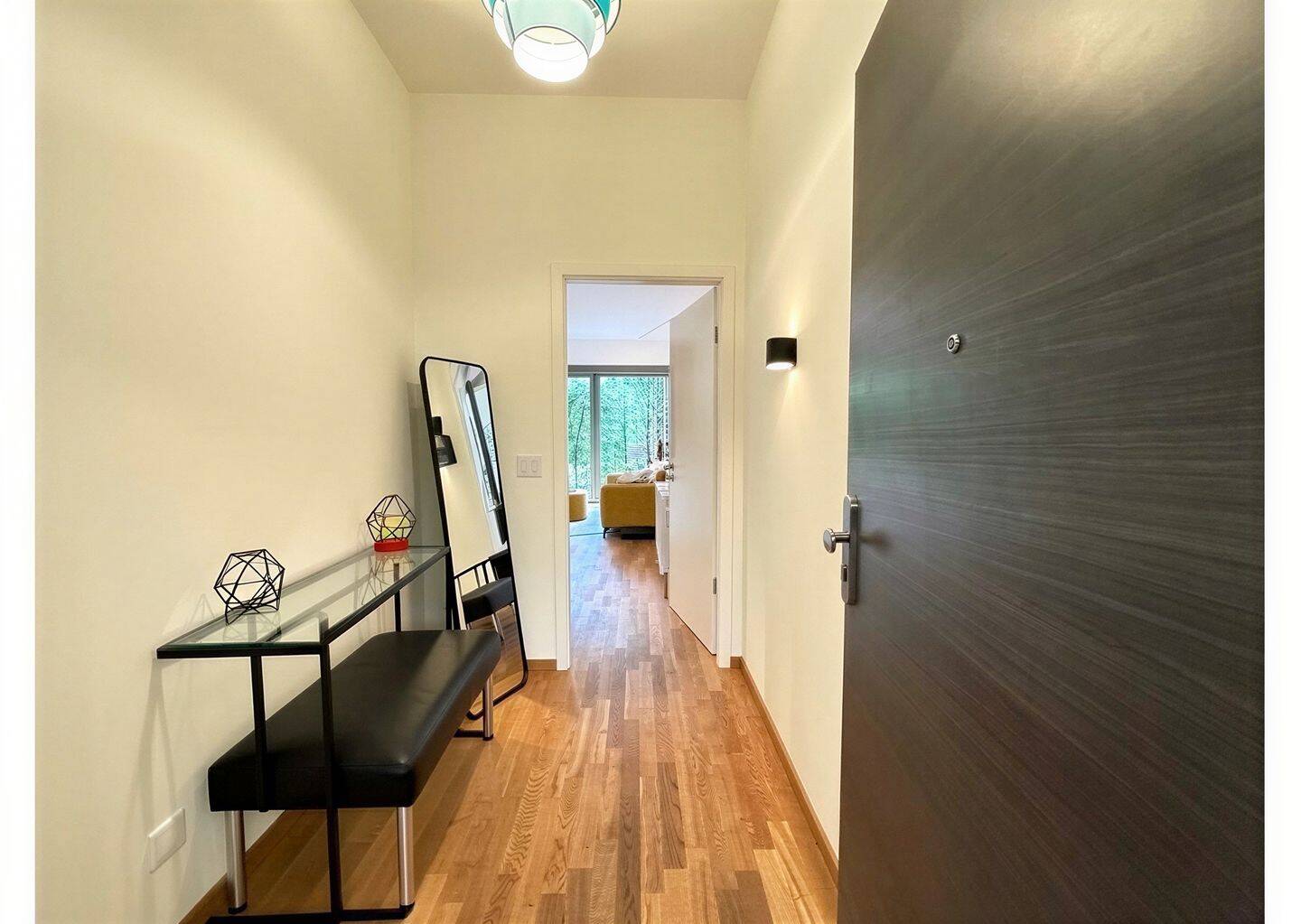 Exklusives Wohnen im Grünen: 2-Zimmer-Wohnung mit eigener Terrasse im Herzen von München-Lehel – 80538 München – Vorschaubild 3