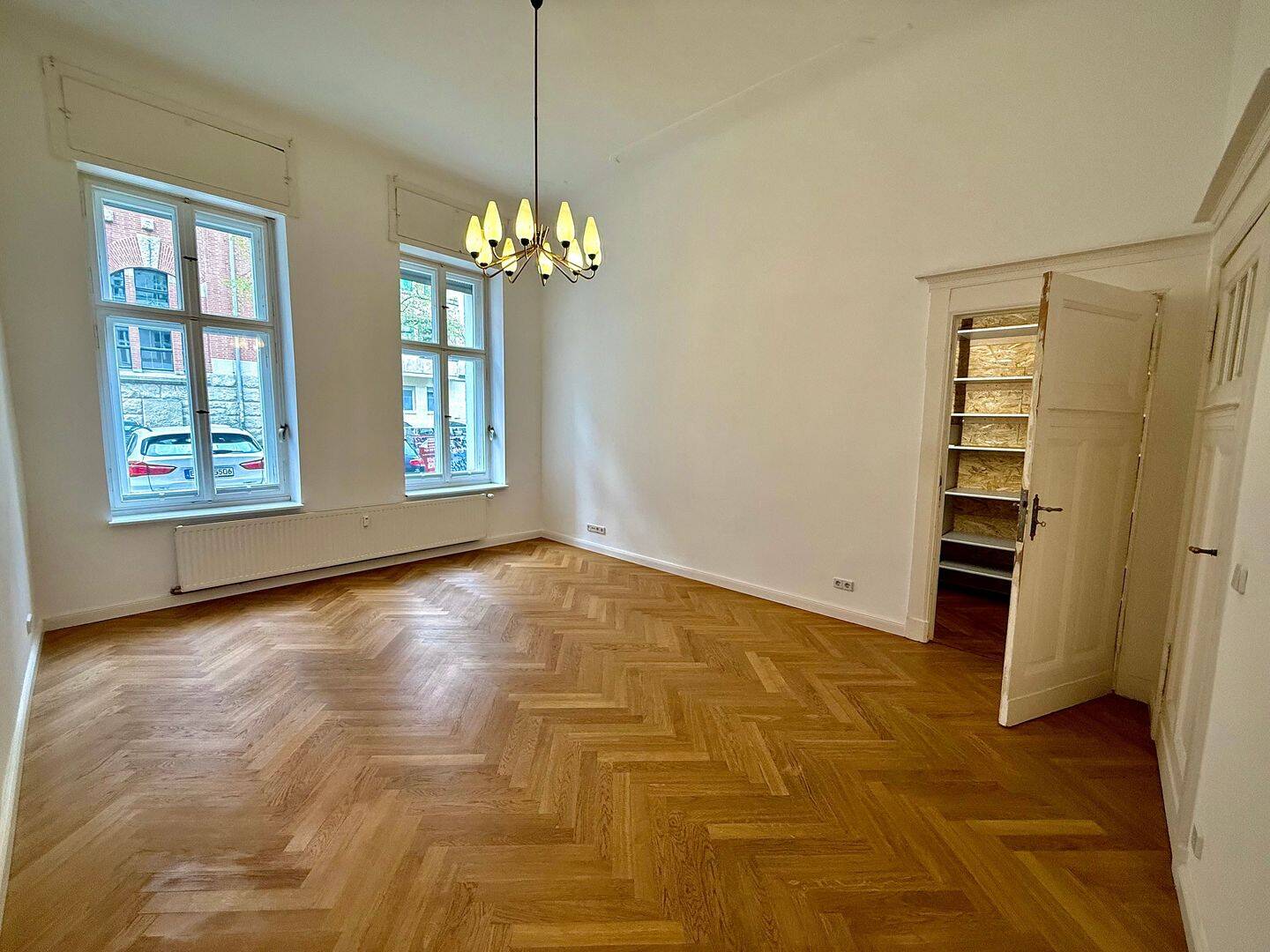 Altbaujuwel in Bestlage Fischgrät Designbad und ruhiger Innenhof nahe Kudamm – 10629 Berlin – Vorschaubild 3