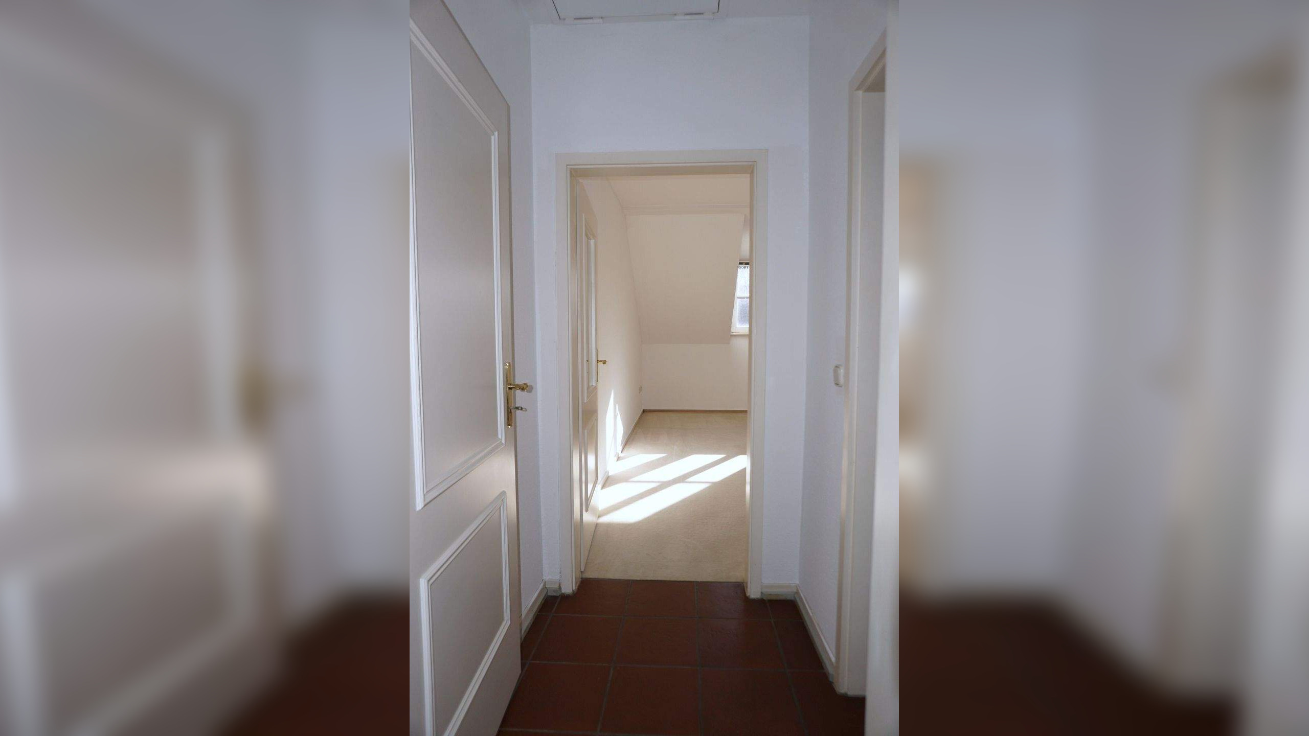 2-Zi.-Wohnung mit ausgebautem Spitzboden, Gartenanteil und TG-Stellplatz in kernsanierter, denkmalgeschützter Hofanlage zu verkaufen. – 50767 Köln – Vorschaubild 3