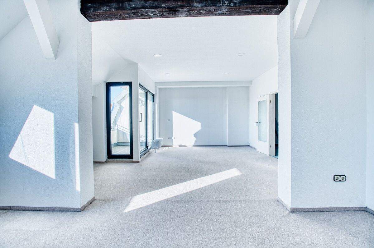 NEUER PREIS: Lichtdurchflutete DG-Wohnung im Ist-Zustand mit Ausbau-/Wertpotenzial auf ca. 192 m² – 12159 Berlin – Vorschaubild 3