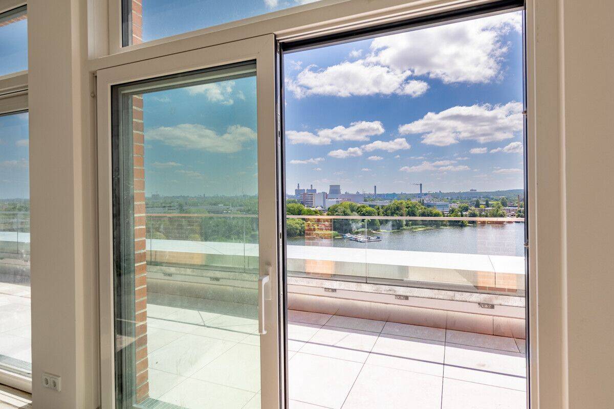 Exklusiv wohnen direkt am Wasser: Sonnenverwöhntes Neubau-Penthouse mit Panorama-Sauna & Klimaanlage – 13585 Berlin – Vorschaubild 4