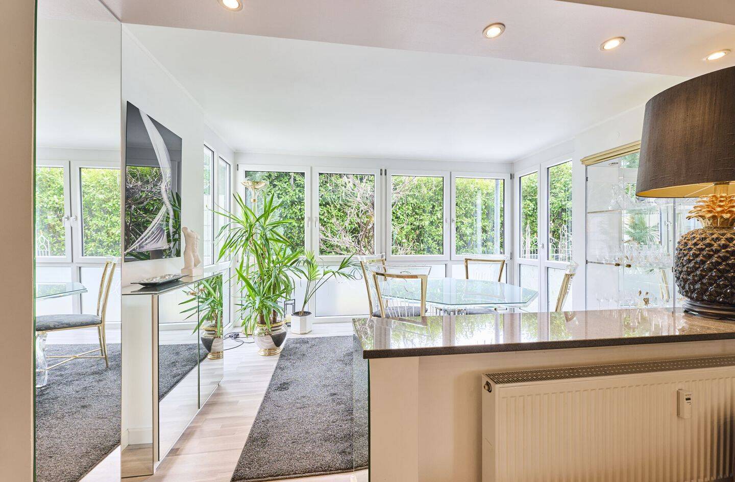 Einzigartige Wohnung in hervorragender Lage mit traumhaftem, sonnigem Garten – 80999 München – Vorschaubild 4