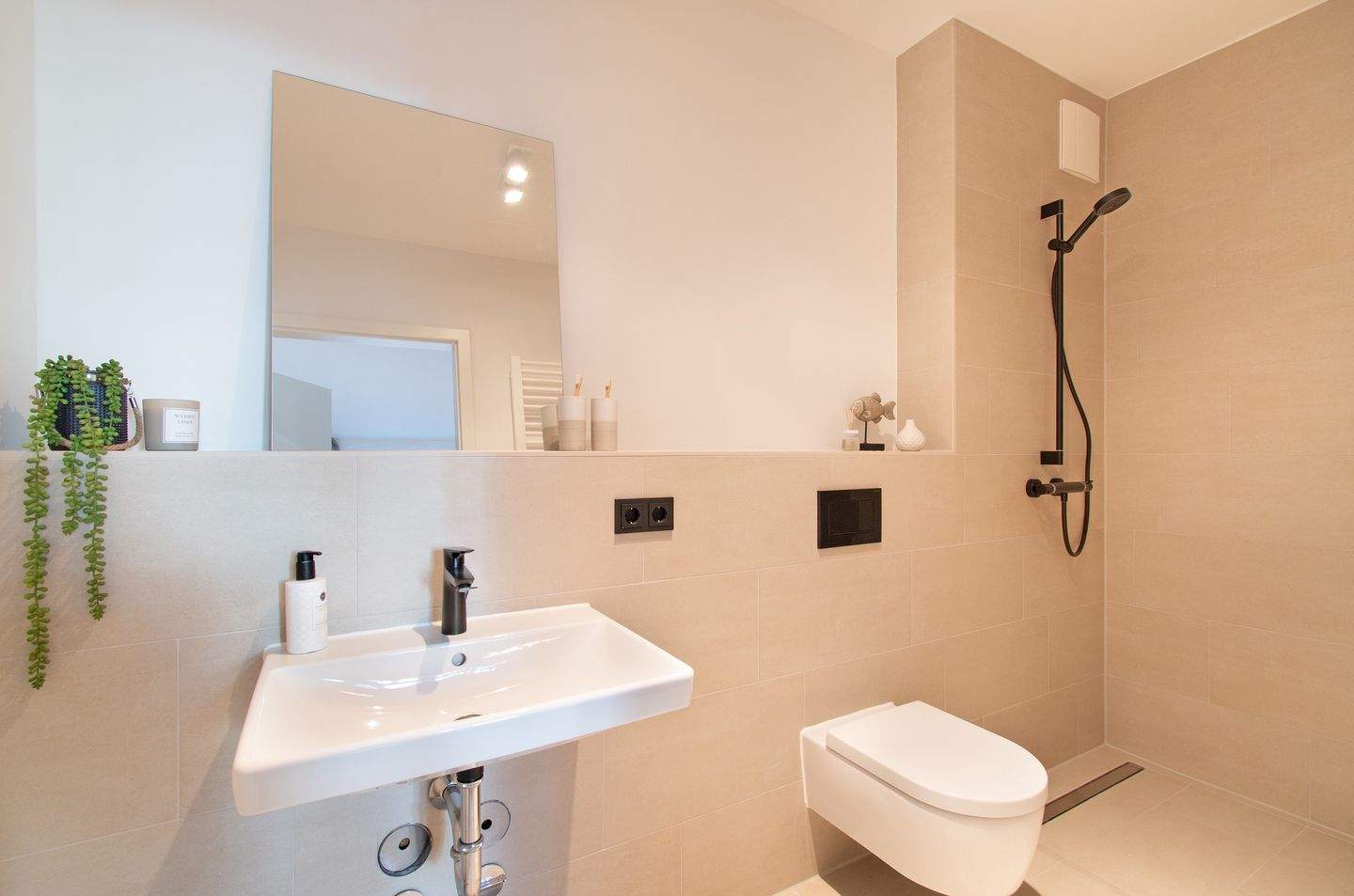 Moderne 3 Zimmer Wohnung mit Südbalkon – 20539 Hamburg – Vorschaubild 3