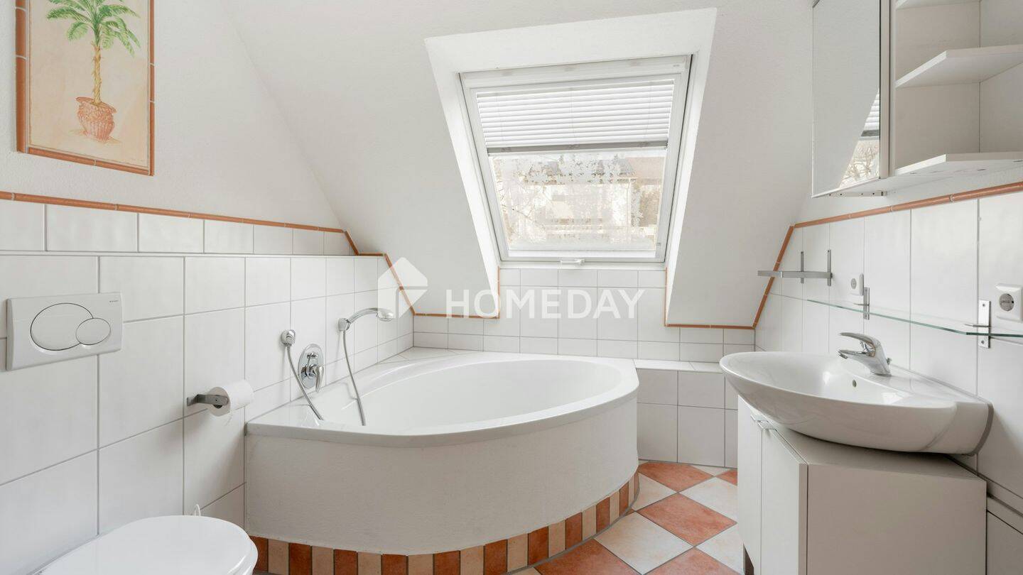 Lichtdurchflutete 3-Zimmer-Dachgeschosswohnung mit Dachterrasse und Blick in grüne Weite – 74080 Heilbronn – Vorschaubild 3