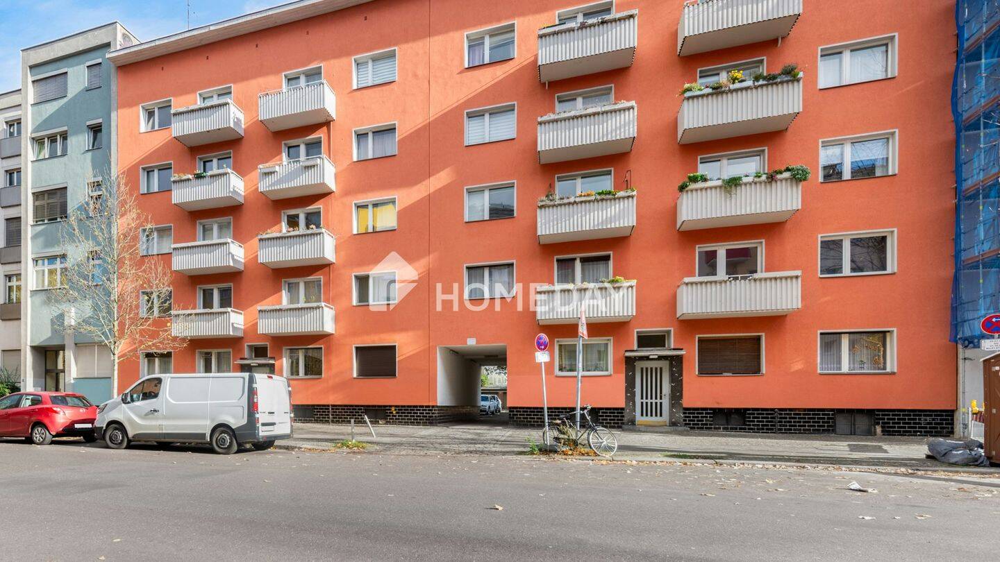 Sofort bezugsfrei! Sanierte Drei-Zimmer-Wohnung mit Balkon, Einbauküche und Keller – 13347 Berlin – Vorschaubild 4