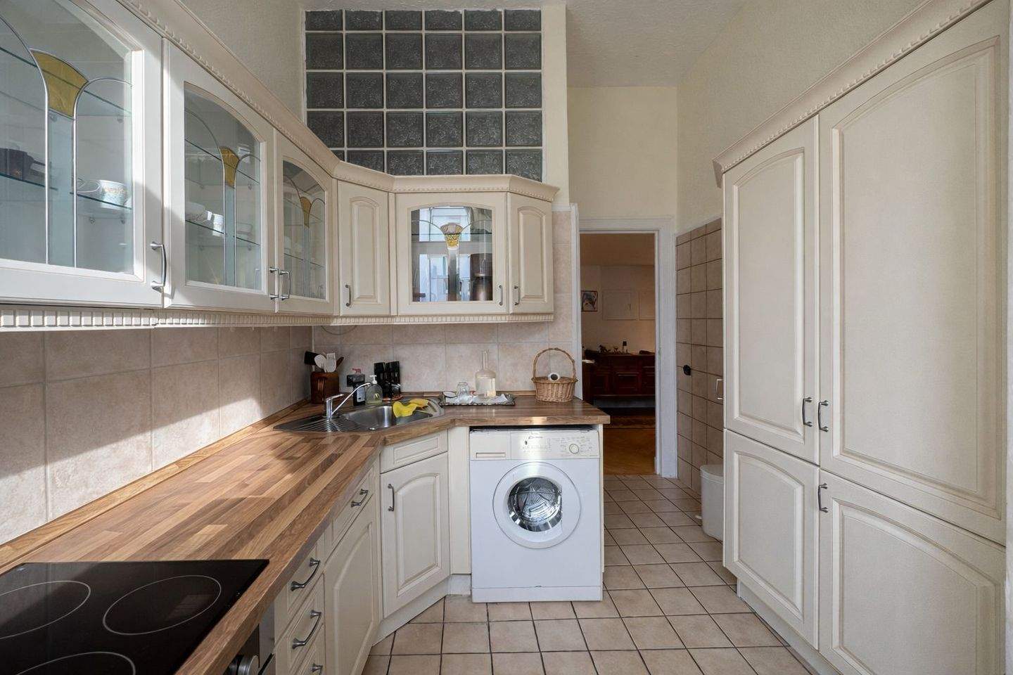 Silvolle Altbauwohnung im Herzen von Wilmersdorf mit Aufzug und großzügigem Loft-Grundriss – 10707 Berlin – Vorschaubild 3