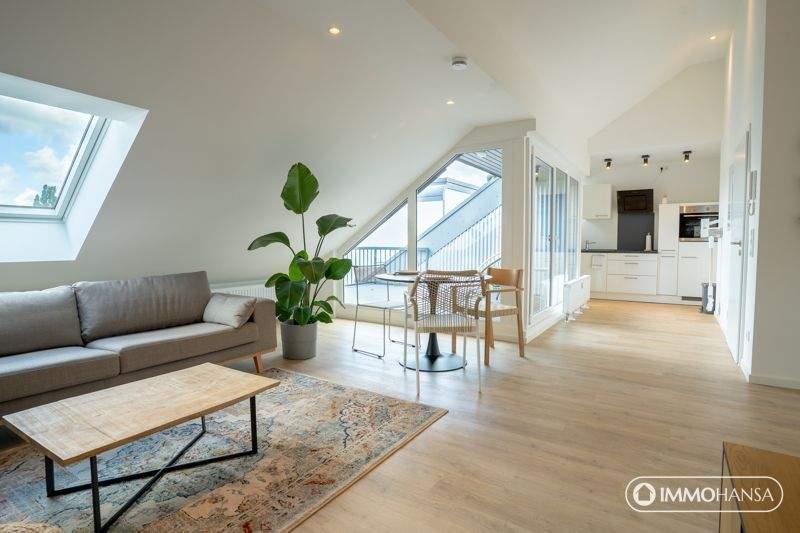 AIRPORT-LOFT ++ Lichtdurchflutet, komplett möbliert, mit Loggia & Stellplatzoption – 22335 Hamburg – Vorschaubild 3