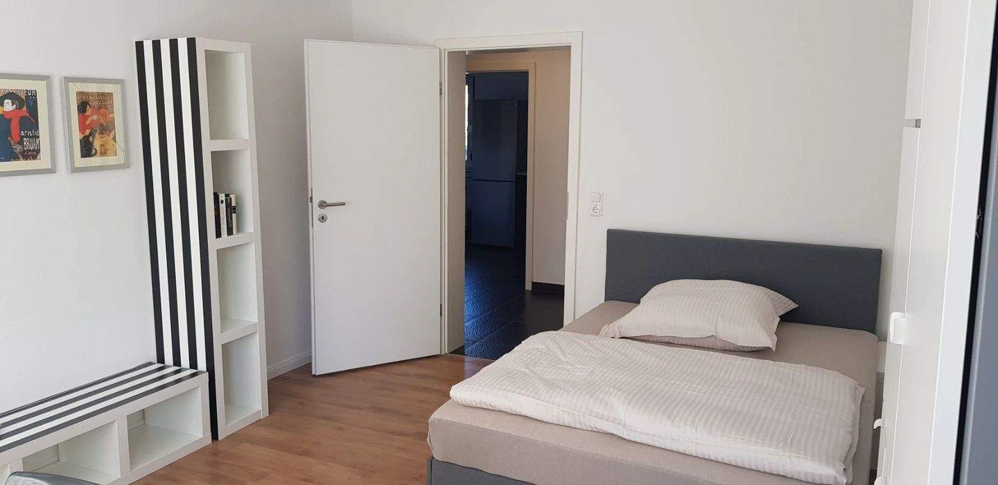 Möblierte 2-Zimmer-Wohnung mit großer Küche in Deutz – kurzfristige Anmietung möglich – 50679 Köln – Vorschaubild 3