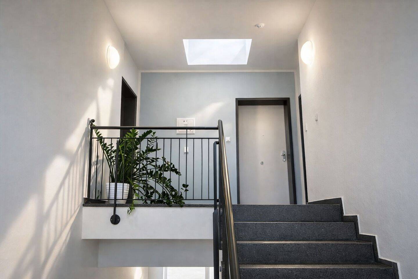 Bezugsfrei im traumhaft grünen Berlin-Kladow: 3-Zimmer-Dachgeschosswohnung mit großzügiger Dachterrasse – 14089 Berlin – Vorschaubild 4