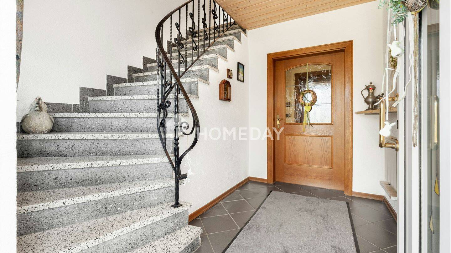 EFH auf großzügigem Grundstück mit EBK, Garage & Terrasse – leerstehend & bereit für Ihre Ideen – 85053 Ingolstadt – Vorschaubild 3