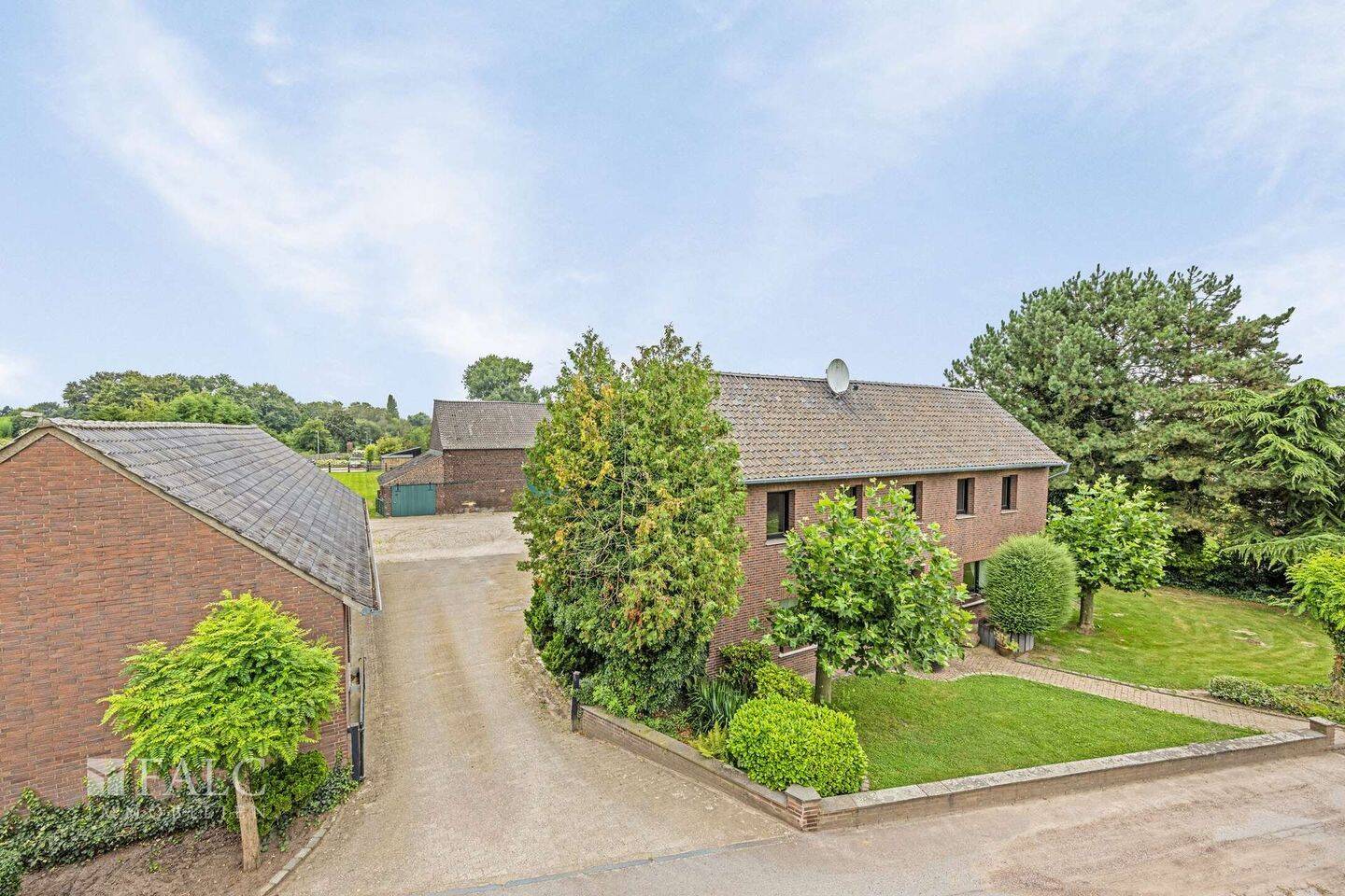 Historisches Anwesen mit viel Potenzial: Sanierungsbedürftiger Pferdehof in Krefeld/Traar! – 47802 Krefeld – Vorschaubild 3