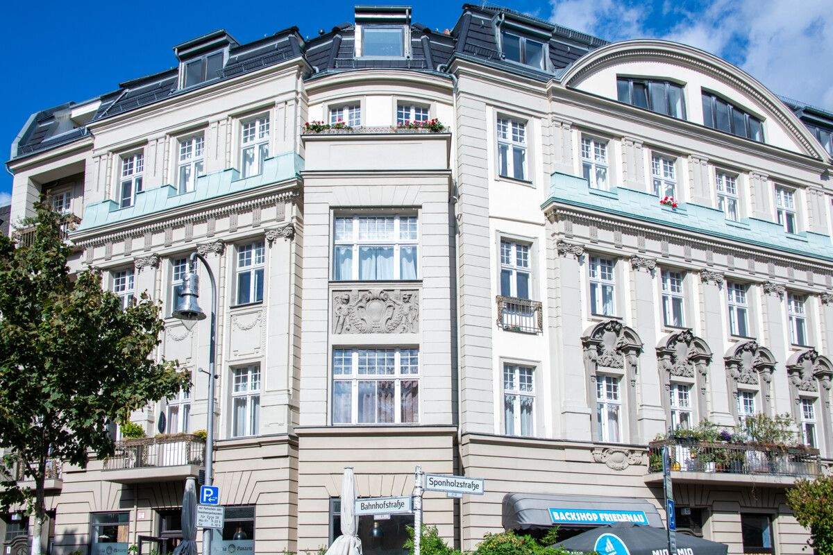 NEUER PREIS: Lichtdurchflutete DG-Wohnung im Ist-Zustand mit Ausbau-/Wertpotenzial auf ca. 192 m² – 12159 Berlin – Vorschaubild 4