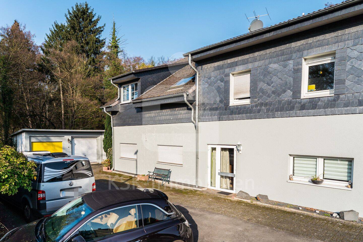 Wunderschöne Doppelhaushälfte mit Traumgarten, Gewerbeeinheit und 4 Garagen im Teileigentum! – 51069 Köln – Vorschaubild 3
